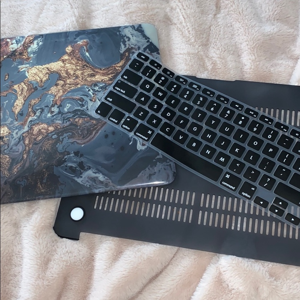 Selling because it was too big for my MacBook.